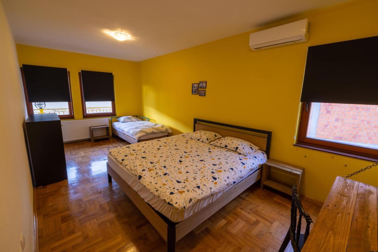 Hostel Prishtina Backpackers Приштина Екстер'єр фото