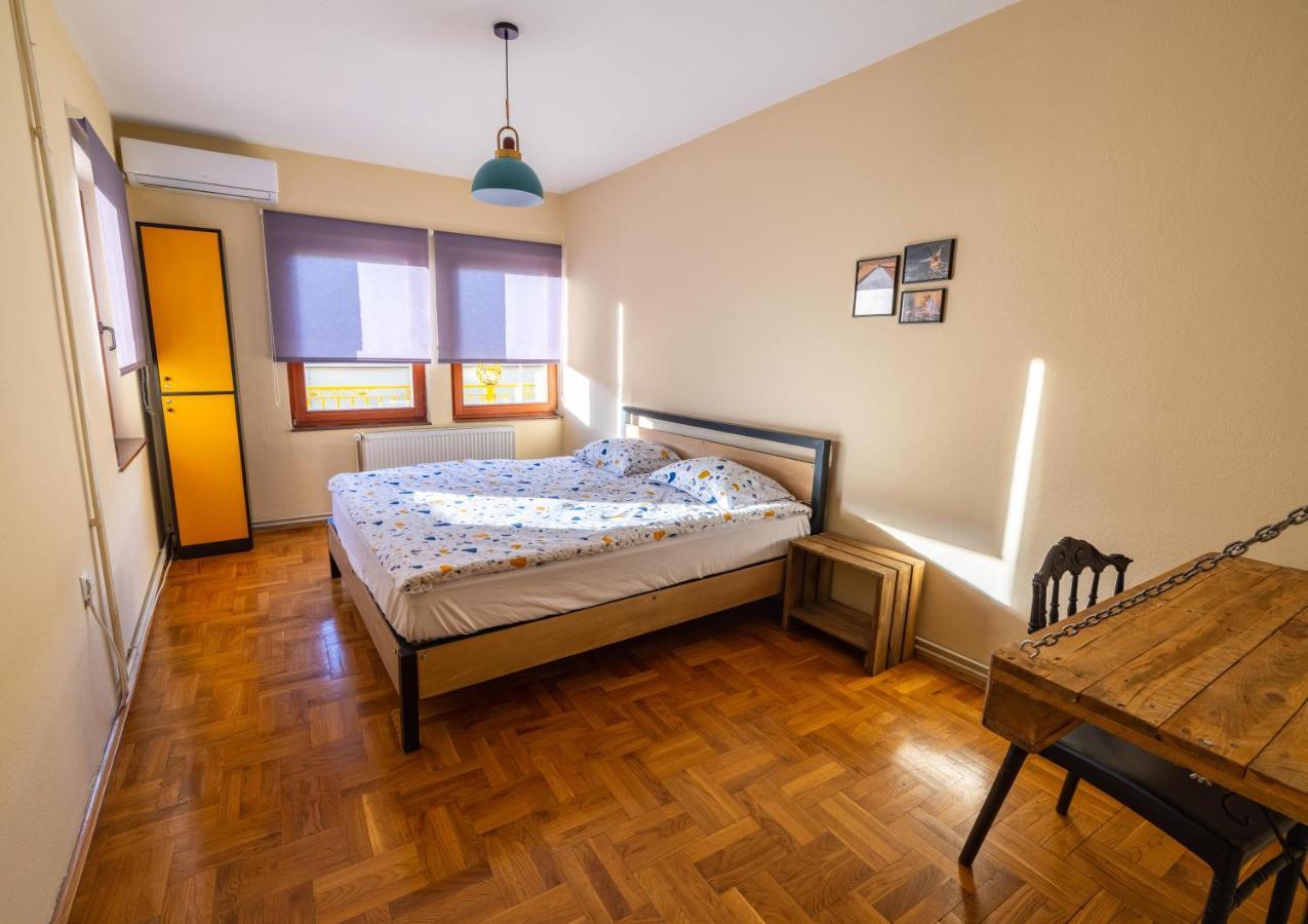 Hostel Prishtina Backpackers Приштина Екстер'єр фото