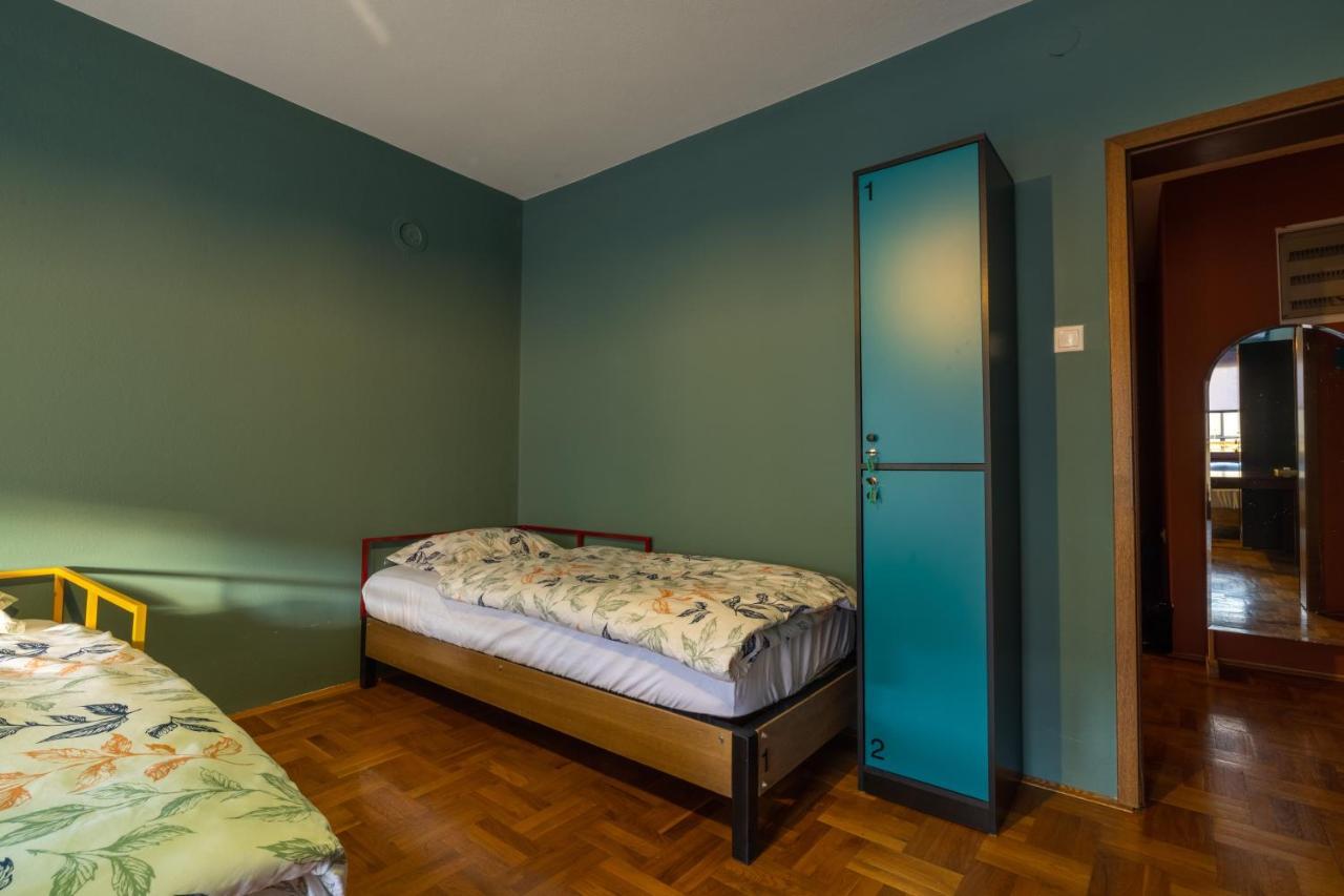 Hostel Prishtina Backpackers Приштина Екстер'єр фото