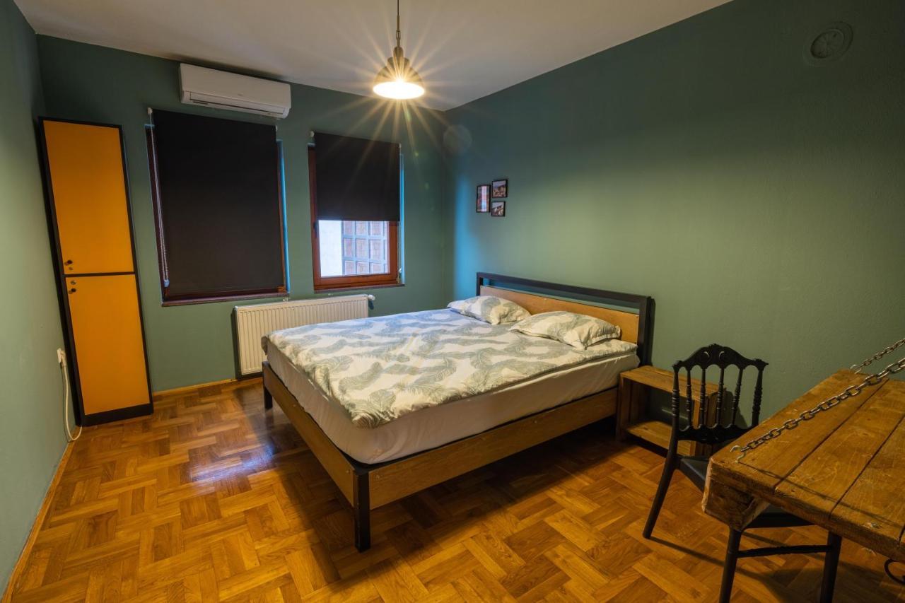 Hostel Prishtina Backpackers Приштина Екстер'єр фото