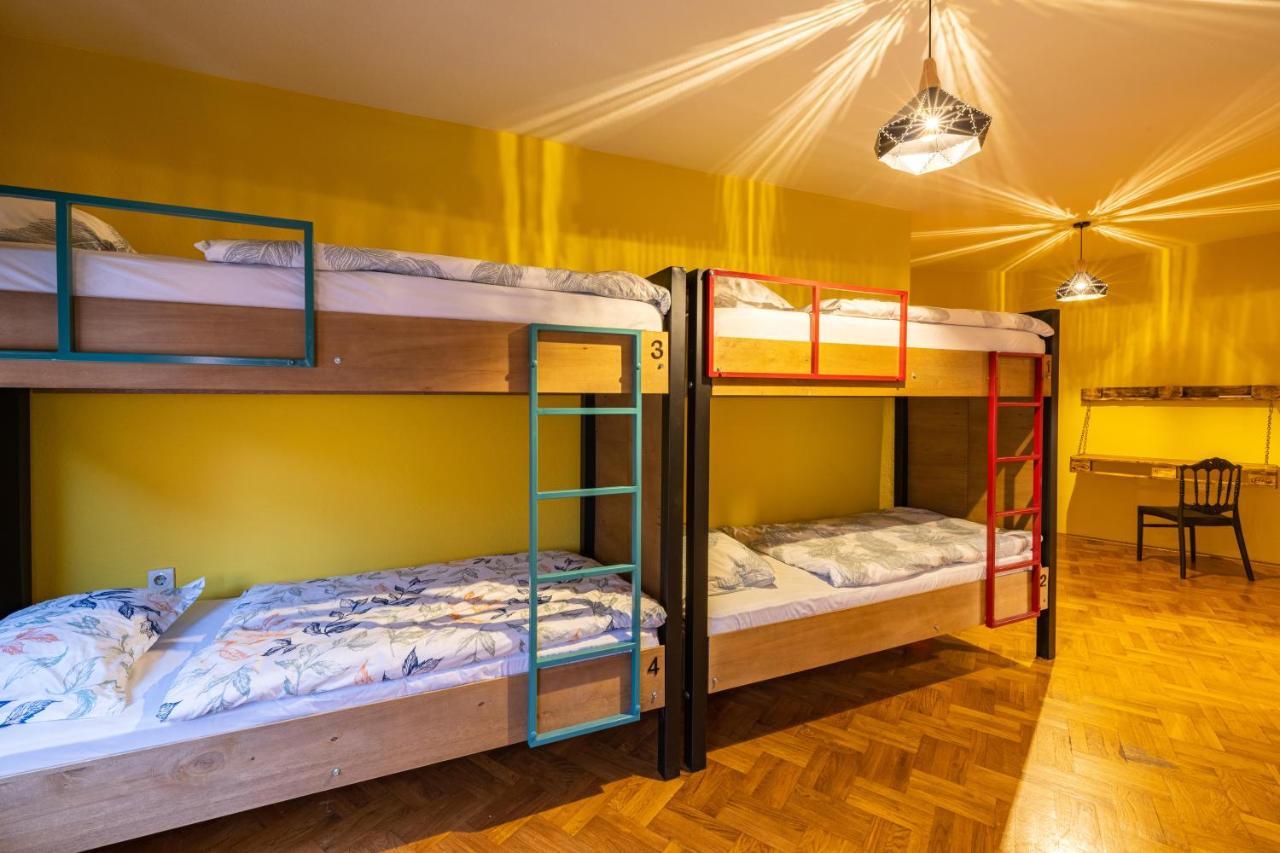 Hostel Prishtina Backpackers Приштина Екстер'єр фото