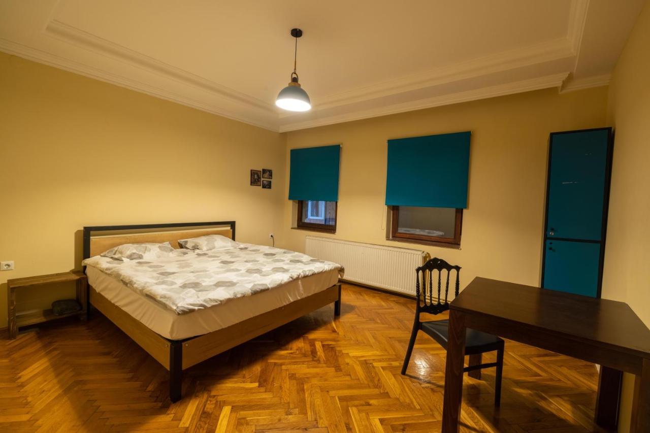 Hostel Prishtina Backpackers Приштина Екстер'єр фото