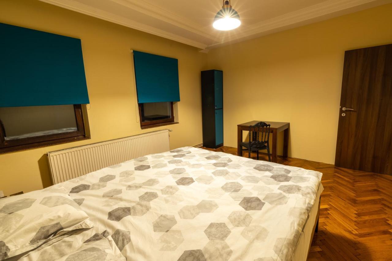 Hostel Prishtina Backpackers Приштина Екстер'єр фото