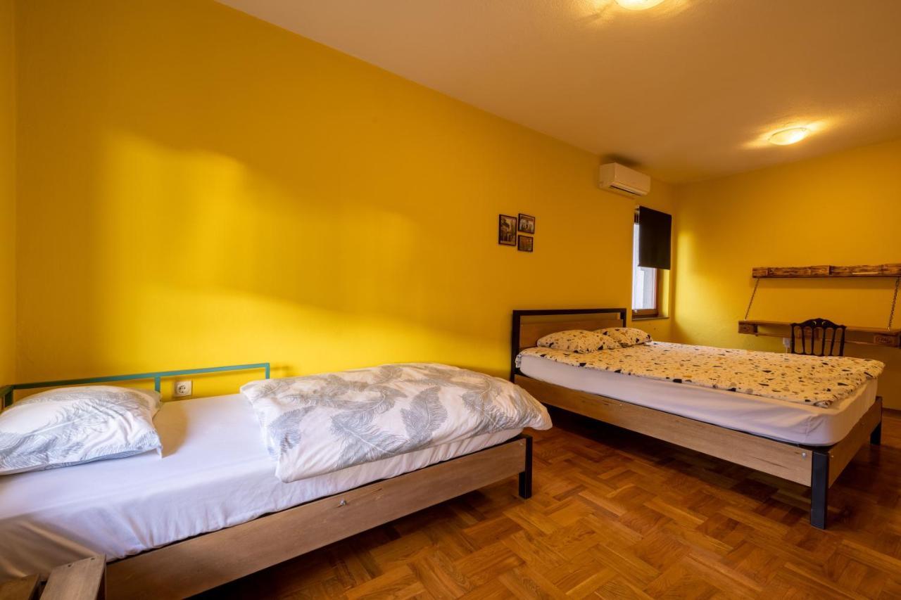 Hostel Prishtina Backpackers Приштина Екстер'єр фото