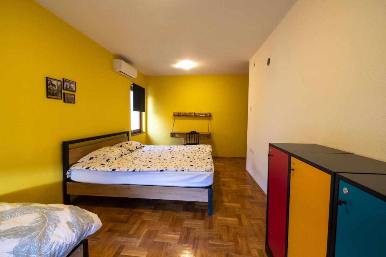 Hostel Prishtina Backpackers Приштина Екстер'єр фото
