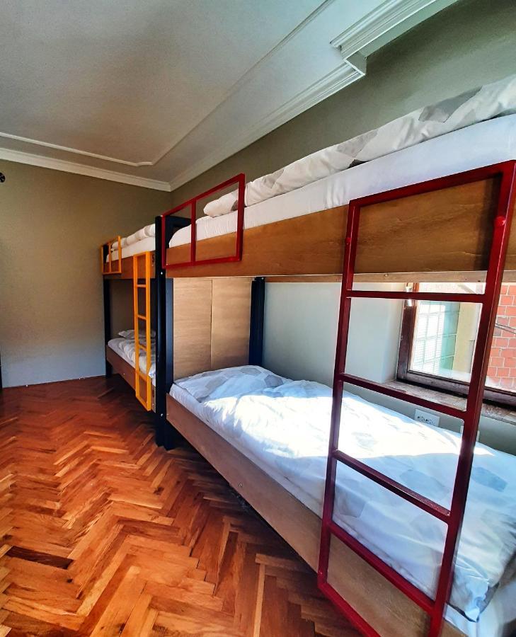 Hostel Prishtina Backpackers Приштина Екстер'єр фото