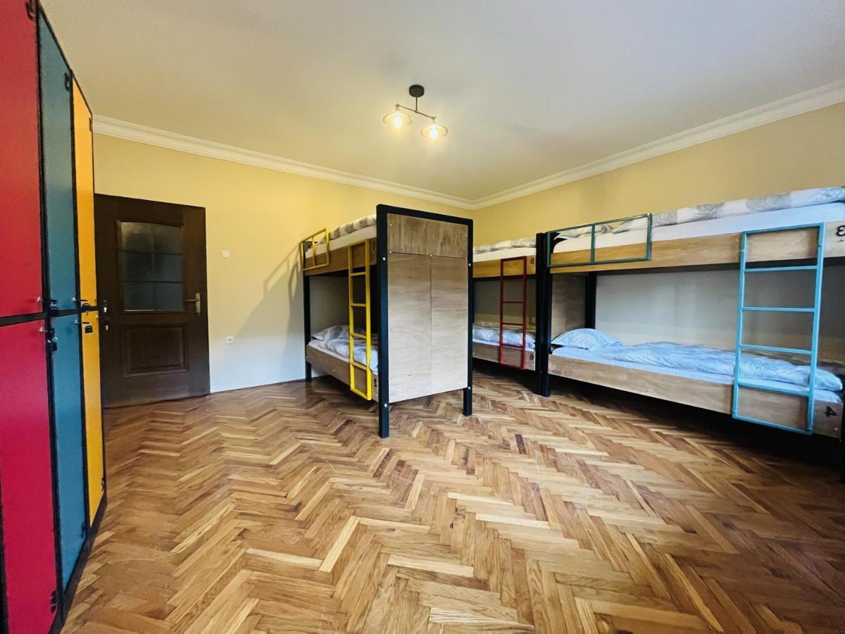 Hostel Prishtina Backpackers Приштина Екстер'єр фото