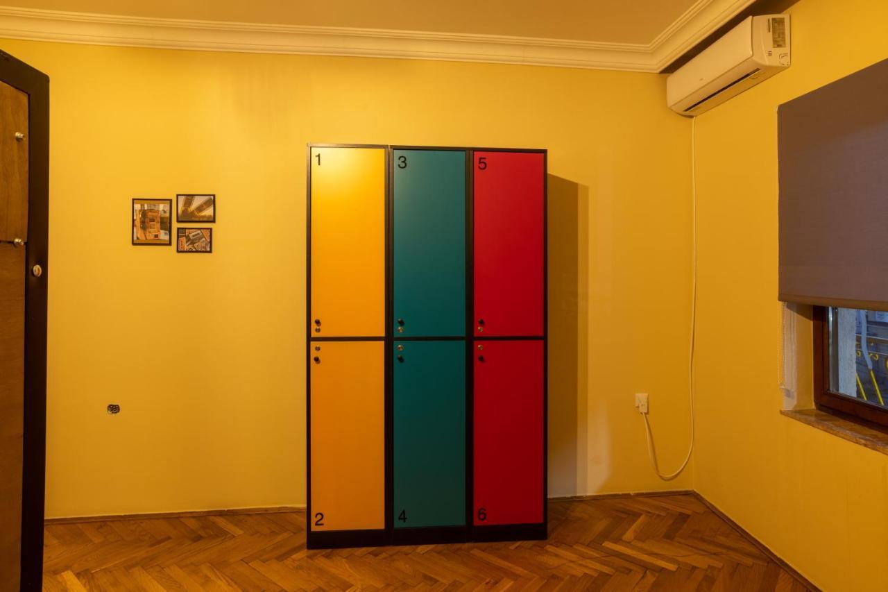 Hostel Prishtina Backpackers Приштина Екстер'єр фото