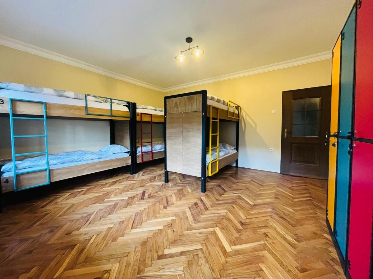 Hostel Prishtina Backpackers Приштина Екстер'єр фото