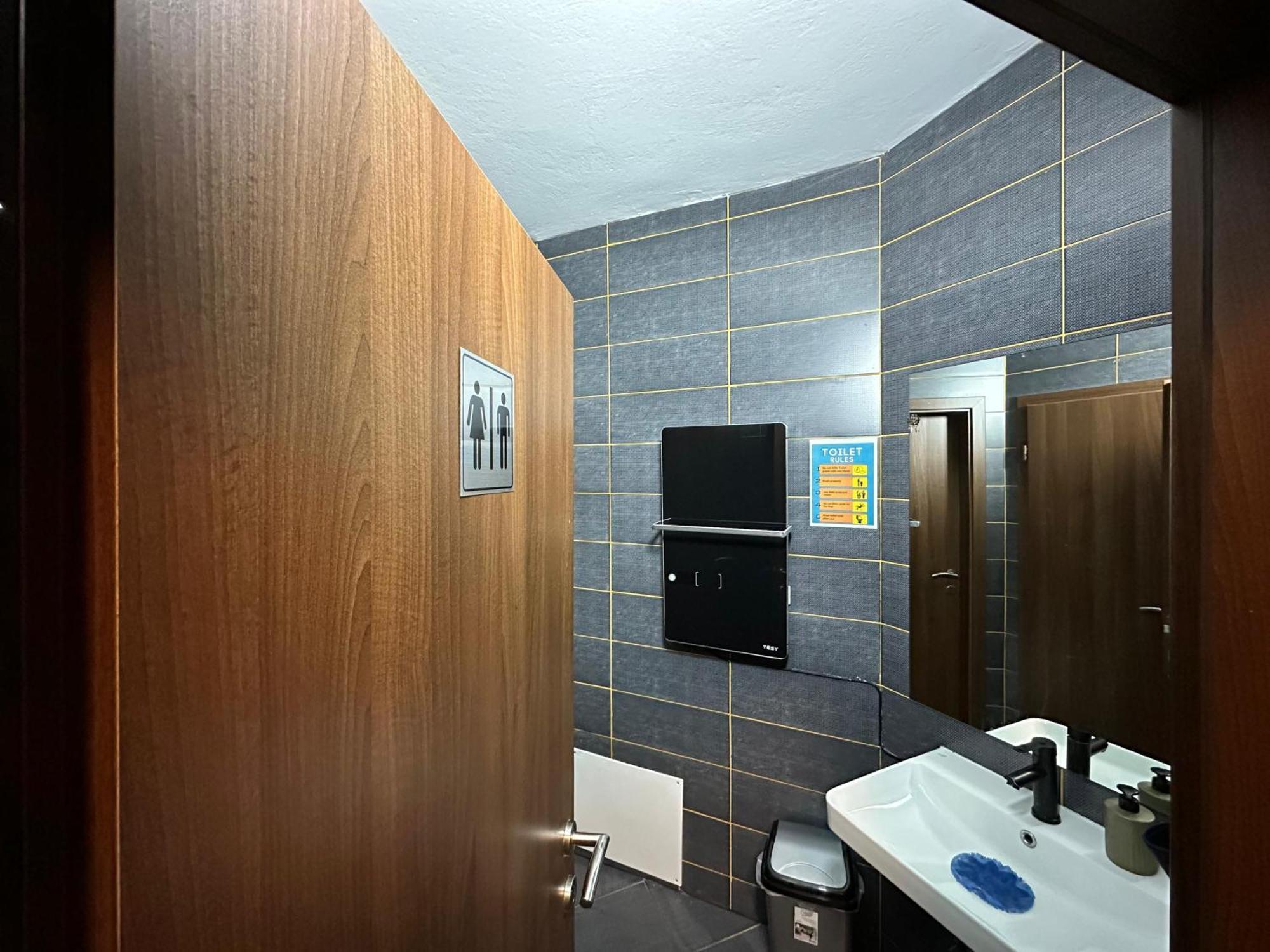 Hostel Prishtina Backpackers Приштина Екстер'єр фото